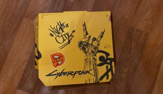 Россияне продают коробки от пиццы с Cyberpunk 2077 на «Авито» - изображение обложка