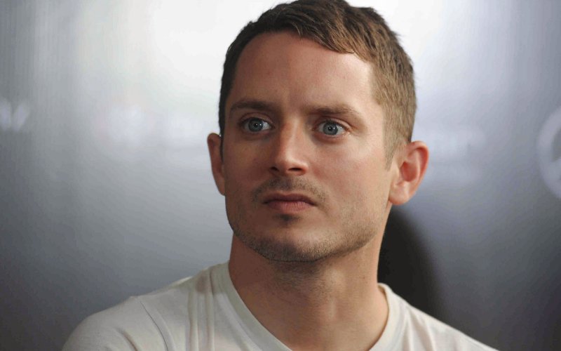 Элайджа Вуд станцевал SKIBIDI вместе с Little Big - изображение обложка