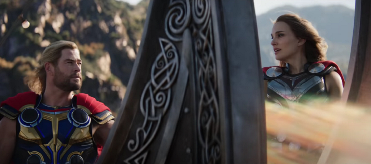 Обложка: кадр из трейлера «Тора: Любовь и гром» (2022)