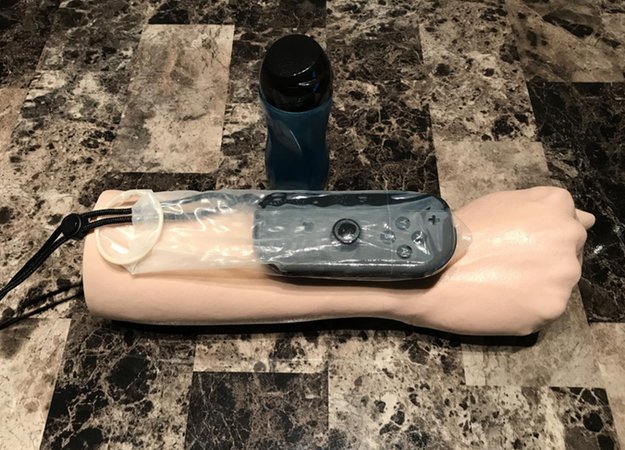 Зачем журналист засунул контроллер Nintendo Switch в задницу? - изображение обложка