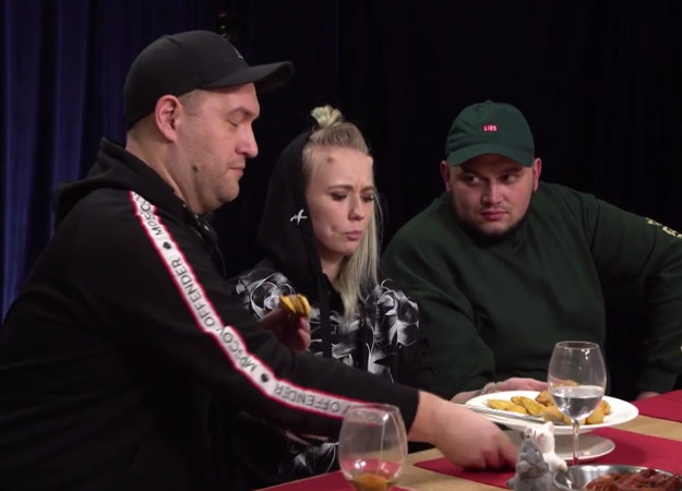 Кулинарный поединок Big Russian Boss и АК-47 — самая отвратительная в мире реклама - изображение обложка