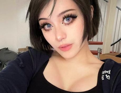 Twitch-стримерша сделала косплей виртуального ассистента Samsung