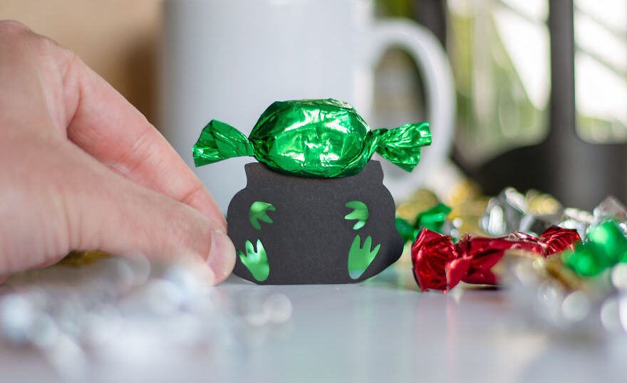 Джек Воробей из проводов и конфетный «малыш Йода»: энтузиаст делает необычные портреты героев кино - изображение обложка