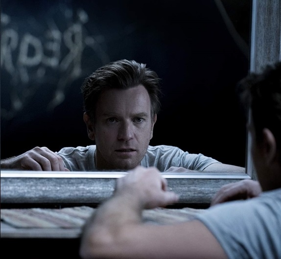 «В фильме есть нечто большее, чем банальные скримеры». Актеры рассказали про сиквел «Сияния» - изображение обложка