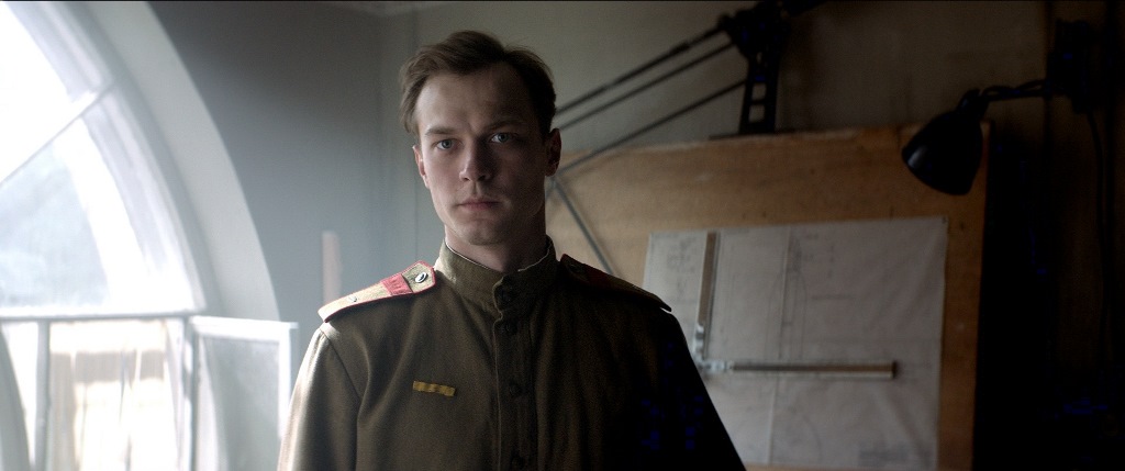 Юрий Борисов побывал на шоу Урганта. Говорили о фильме «Калашников» и странных фото в Instagram - изображение обложка