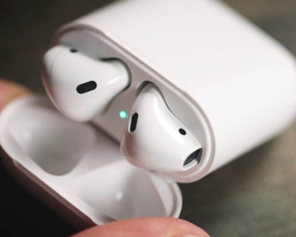 Продажи беспроводных наушников Apple AirPods стартуют совсем скоро - изображение обложка