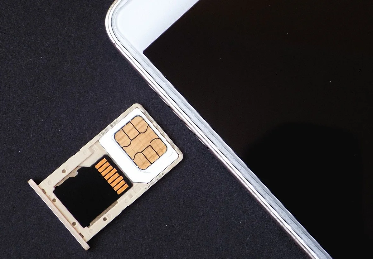 В 2022 году Apple может выпустить iPhone без SIM-карты - изображение обложка