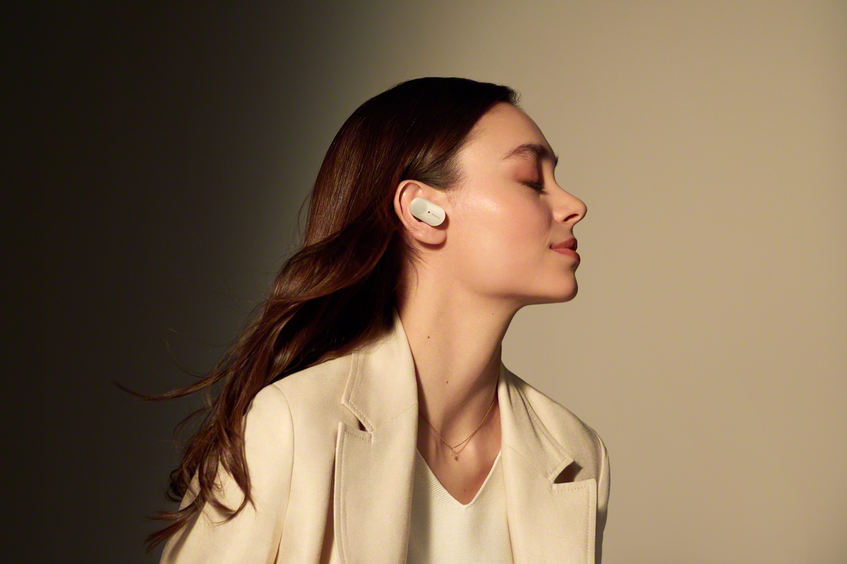 В России вышли наушники Sony за 17 990 рублей: конкурент AirPods со смарт-системой шумоподавления - изображение обложка