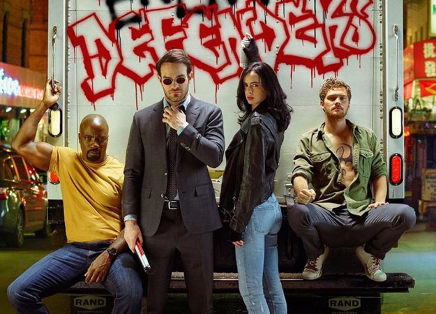 Два новых трейлера «Защитников» Marvel. В одном из них Стэн Ли! - изображение обложка