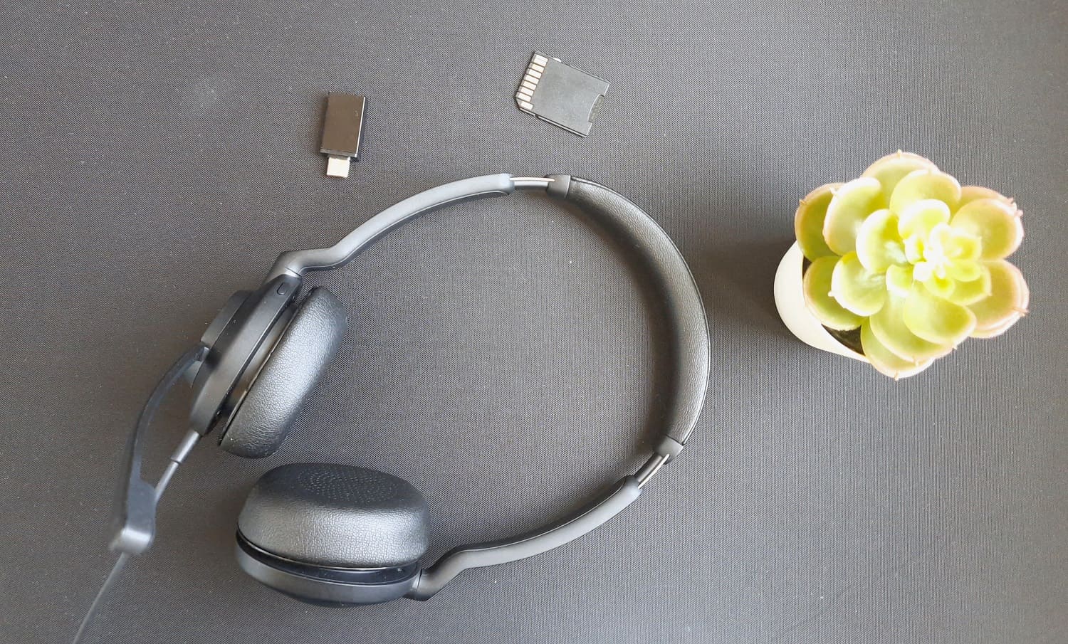 Обзор Jabra Evolve2 30: компактная проводная гарнитура для удалённой работы