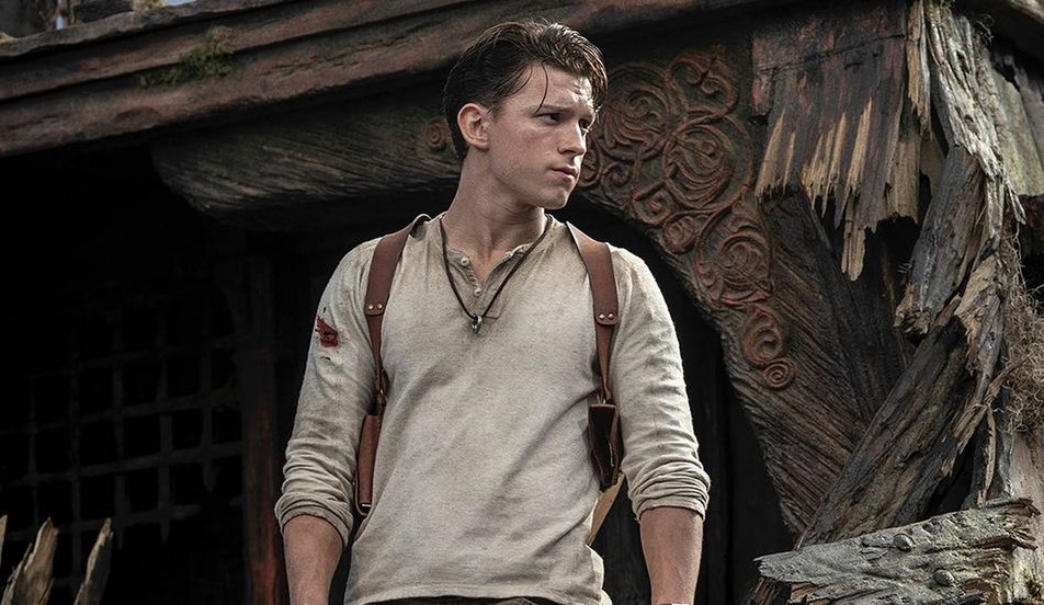 Uncharted: Том Холланд показал официальное фото себя в образе Нейтана Дрейка - изображение обложка