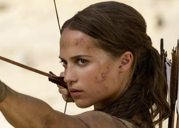 Алисия Викандер с луком и ледорубом на новых кадрах фильма Tomb Raider. Та самая Крофт?