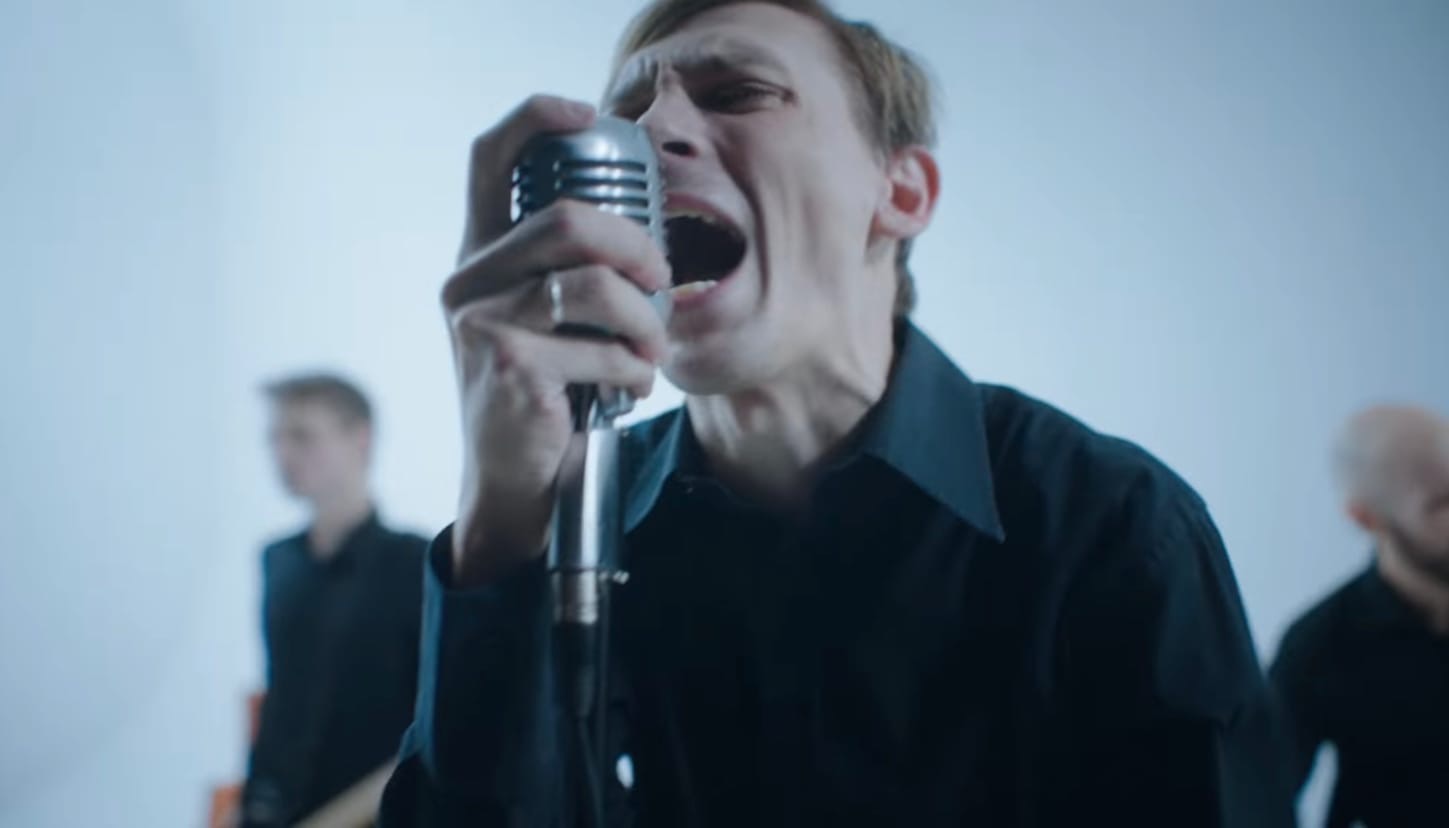 Минюст России признал экстремисткой песню «Нищих Убивай!» группы «Порнофильмы» - изображение обложка