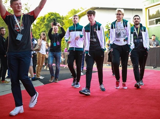 Прощай, американская мечта. Team Empire остаются в игре - изображение обложка