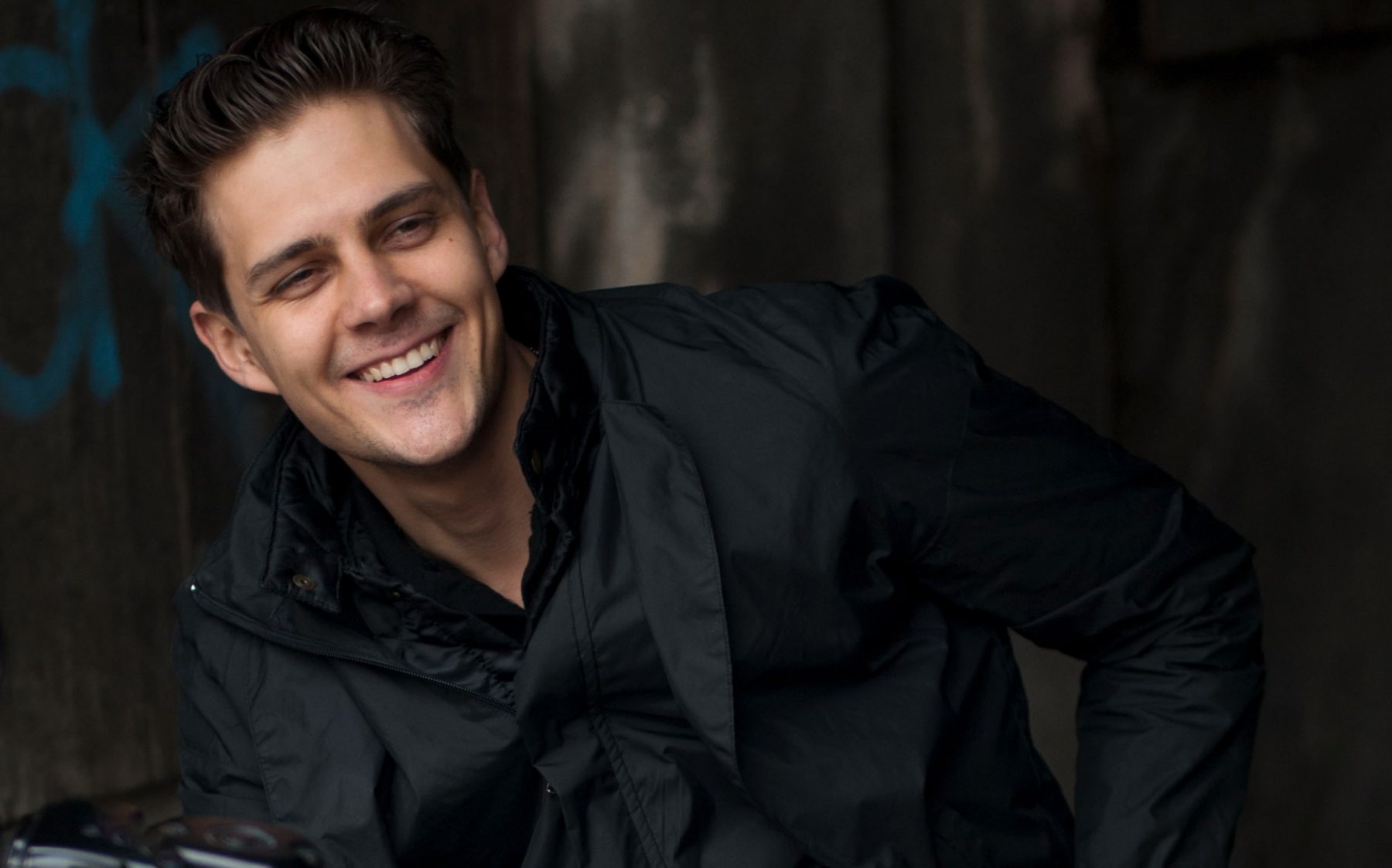 «Хорошие актеры были заняты»: Милош Бикович рассказал о новой роли на шоу «Вечерний Ургант» - изображение обложка