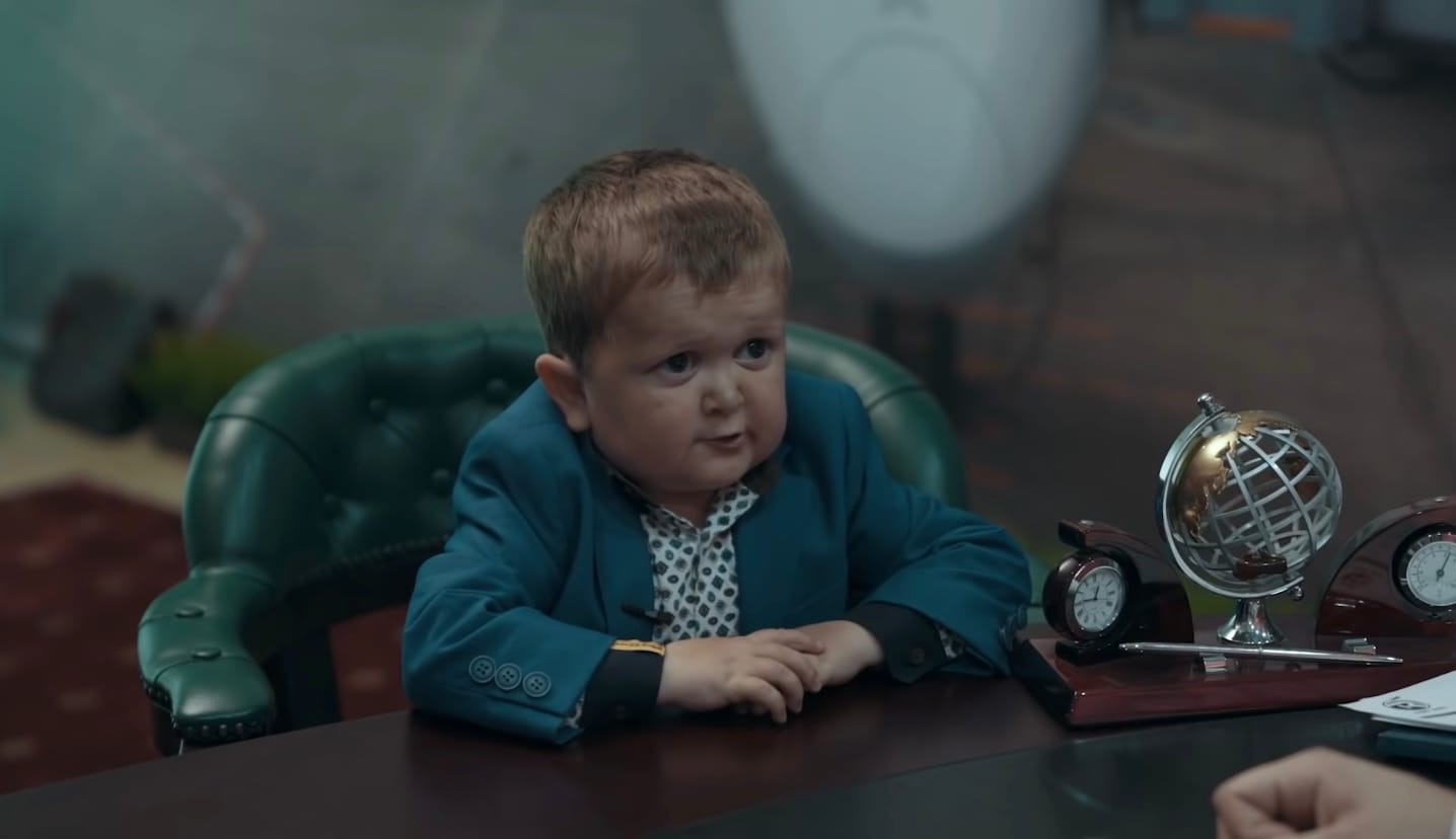 UFC опубликовал юмористический «промо-ролик» поединка блогера Хасбика - изображение обложка