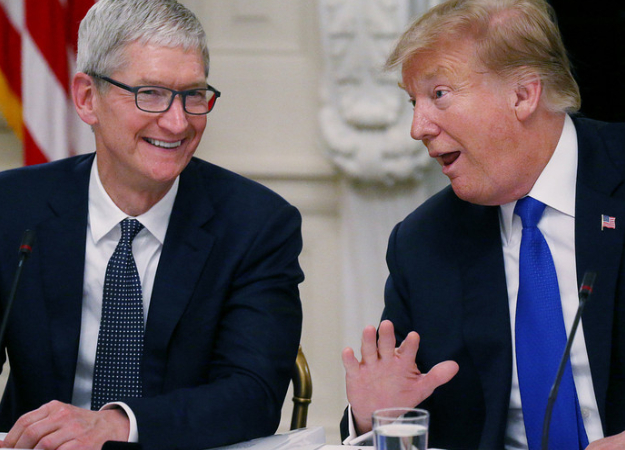 Дональд Трамп назвал Тима Кука «Тим Эппл». Интернет уже шутит - изображение обложка