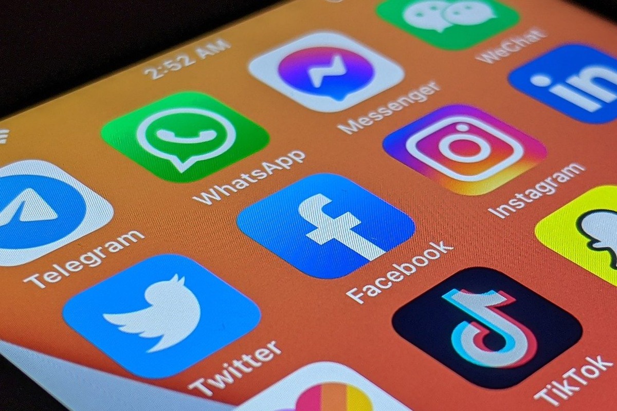 Обложка: Pixabay/AzamKamolov