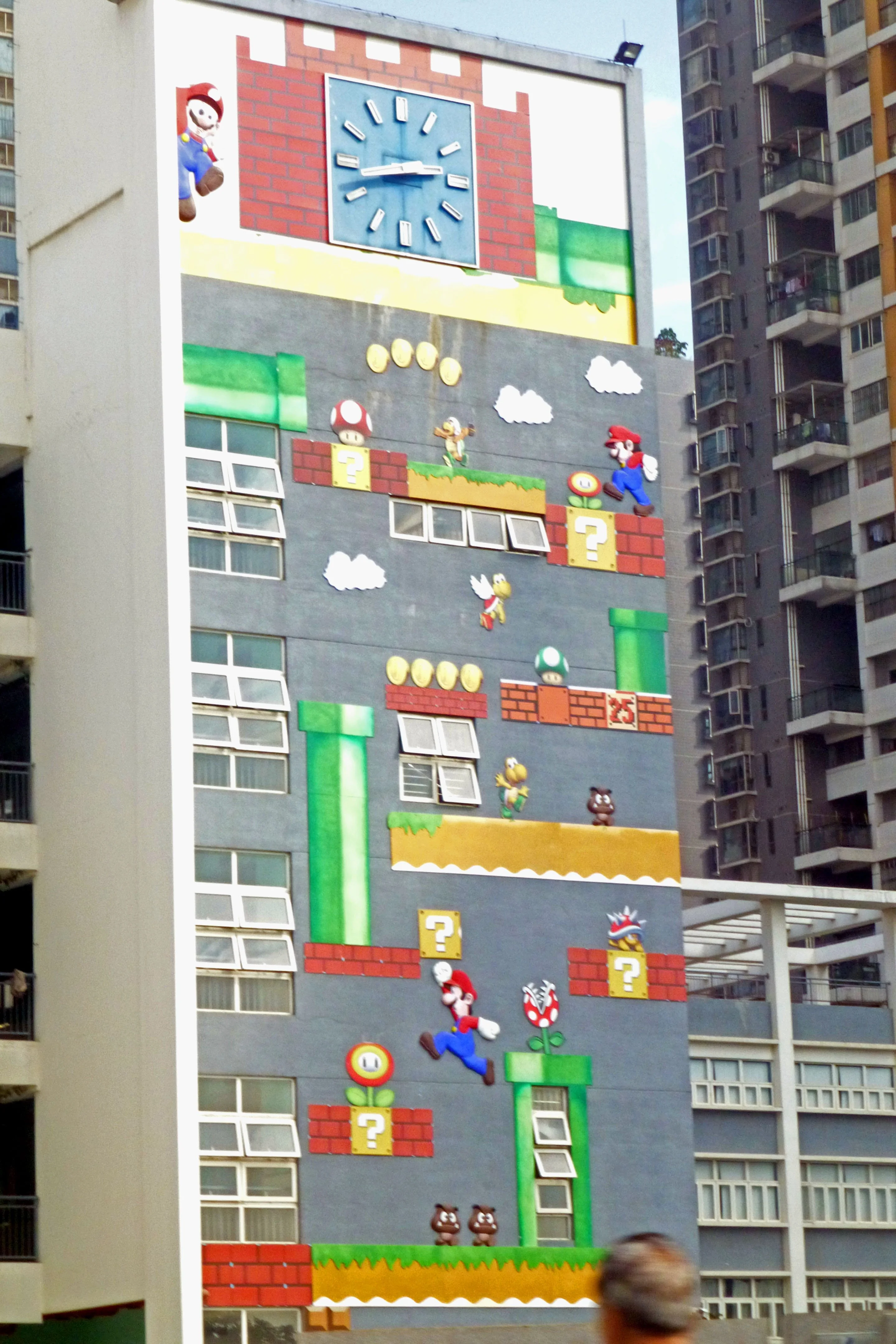 Стену китайской школы разукрасили в стиле Марио - изображение обложка