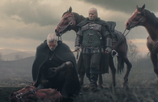 Геральт изучает отрубленную голову лошади в CG-трейлере The Witcher 3 - изображение обложка