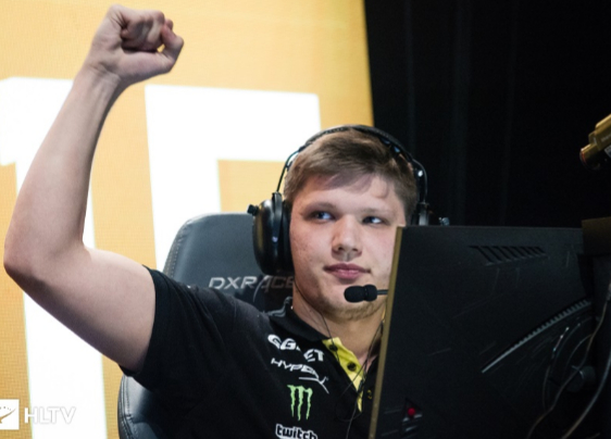 S1mple тащит «клатч» 1 в 4 с двумя убийствами «ноускопом» на турнире по CS:GO в Китае - изображение обложка