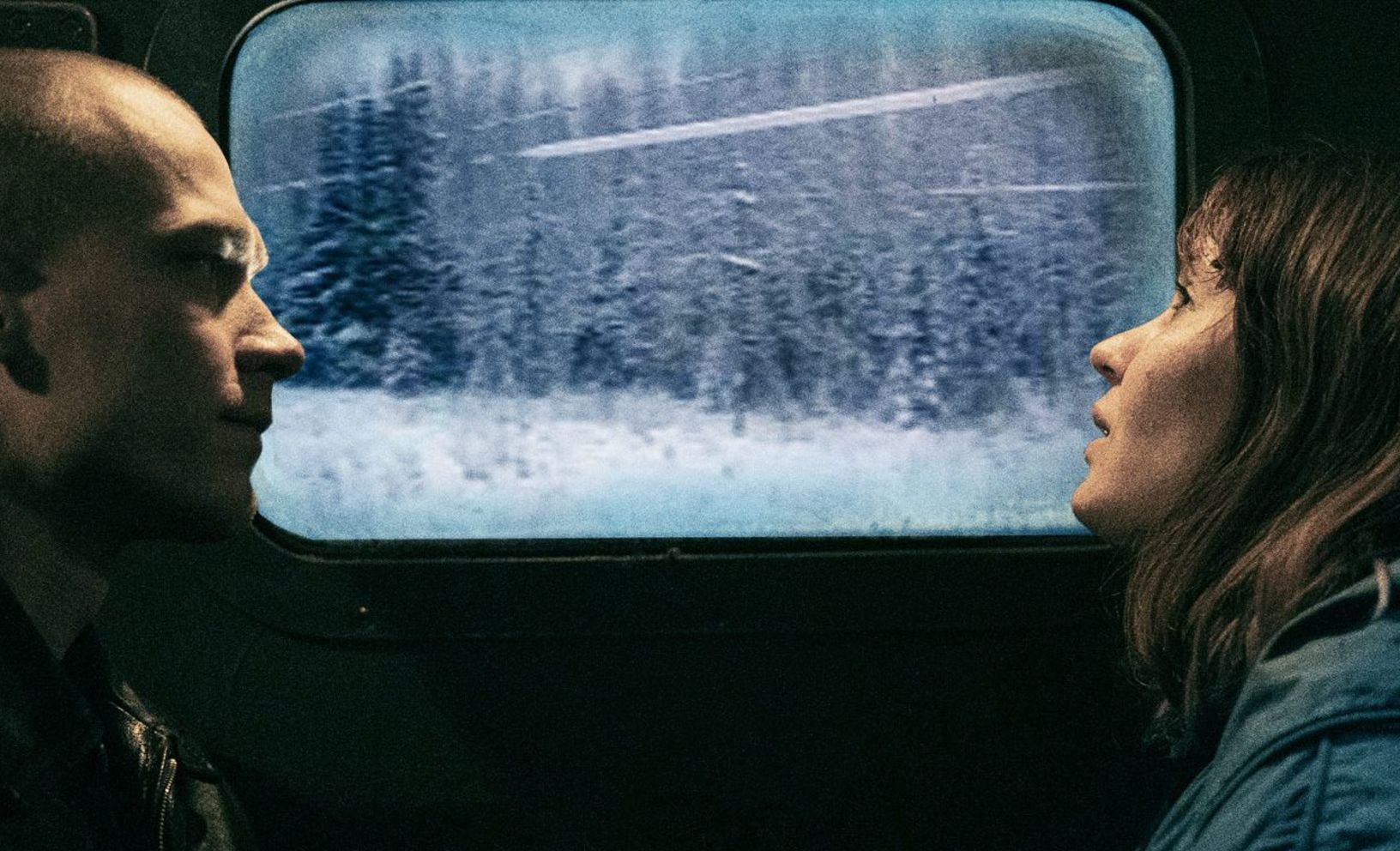 Обложка: кадр из фильма "Купе номер 6"