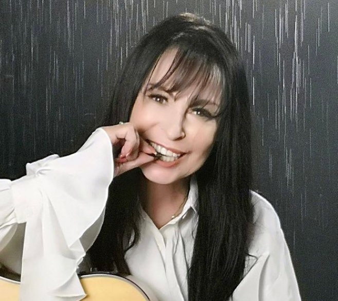 Певицу Марину Хлебникову госпитализировали в тяжёлом состоянии после пожара - изображение обложка