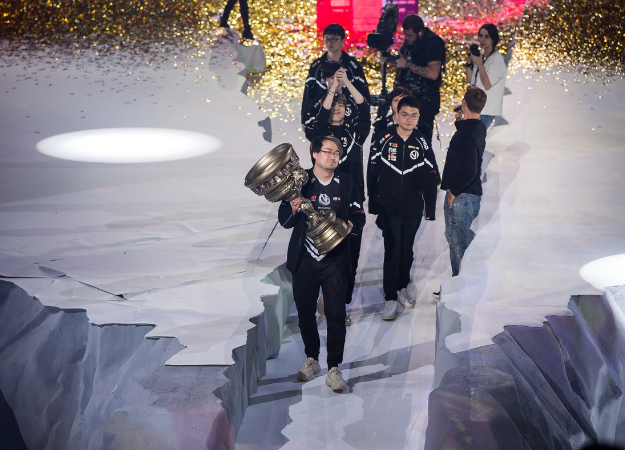 Все критикуют церемонию закрытия EPICENTER по Dota 2. Почему на ведущих не надо все скидывать?