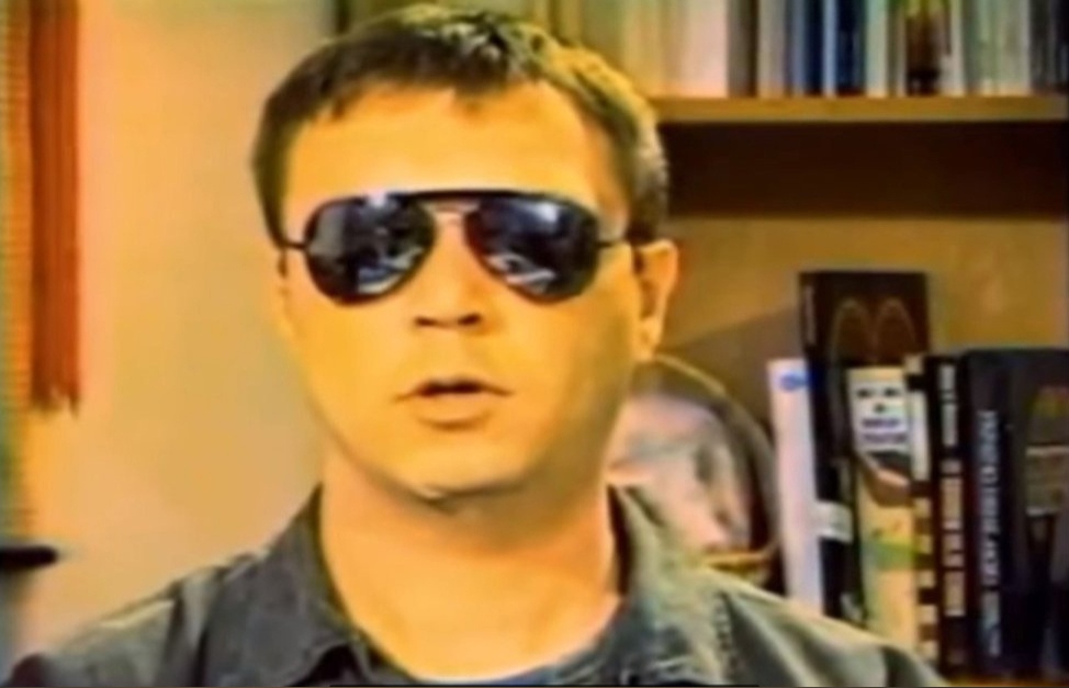 Журналисты нашли писателя Виктора Пелевина в Таиланде благодаря его книгам - изображение обложка