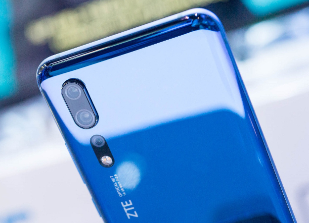 MWC 2019: ZTE показала 5G-флагман Axon 10 Pro и премиум-смартфон Blade V10 - изображение обложка
