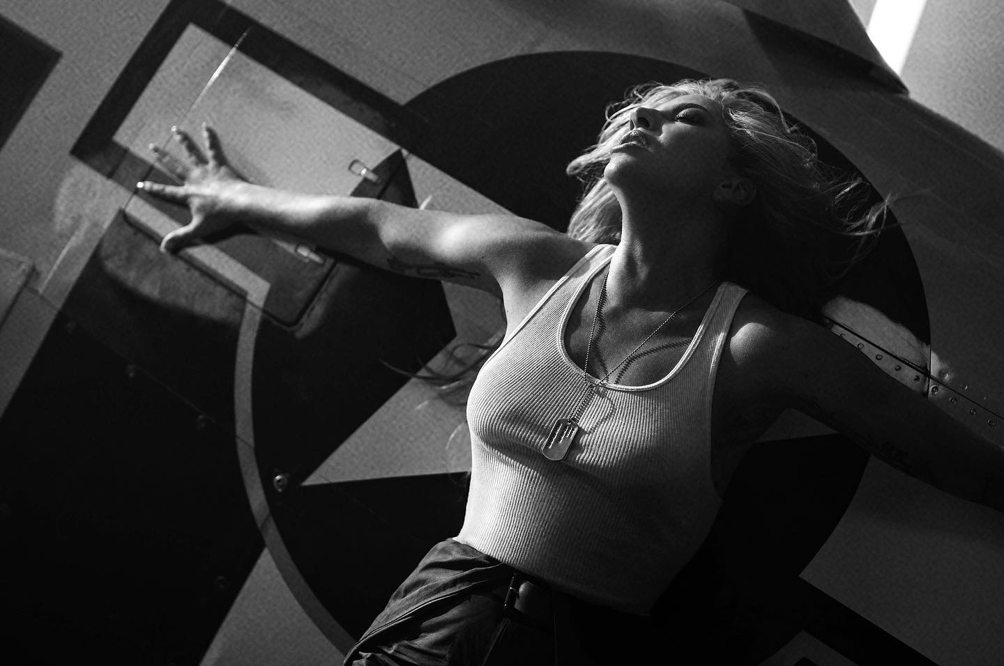 Обложка: сингл Hold My Hand/из соцсетей Леди Гаги