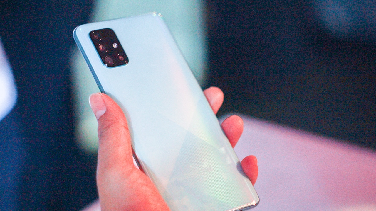 В России вышел флагманский камерофон Samsung Galaxy A71 - изображение обложка