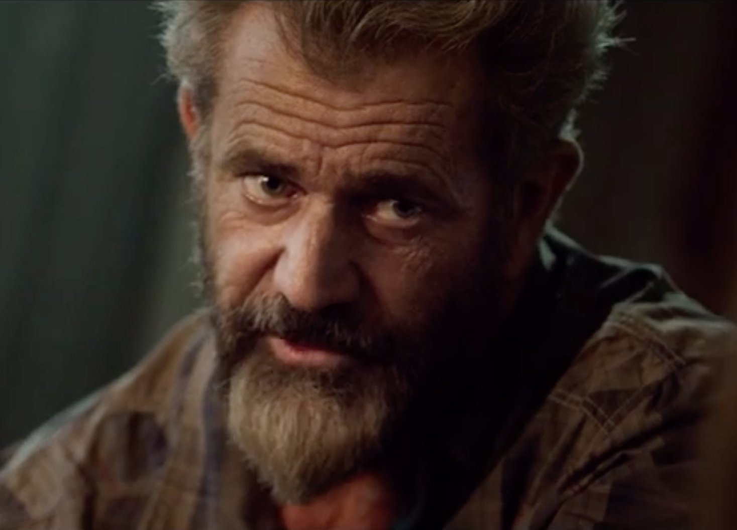 Гибсон-татуировщик спасает дочь в новом трейлере «Кровного отца» - изображение обложка