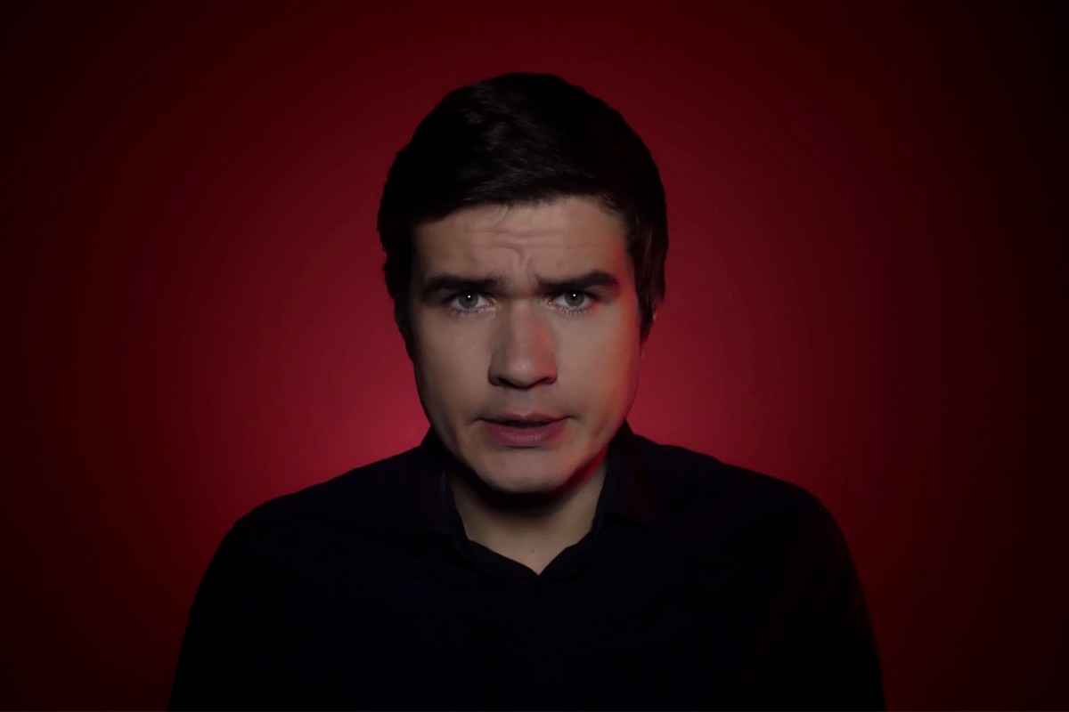 Обложка: кадр из обзора BadComedian