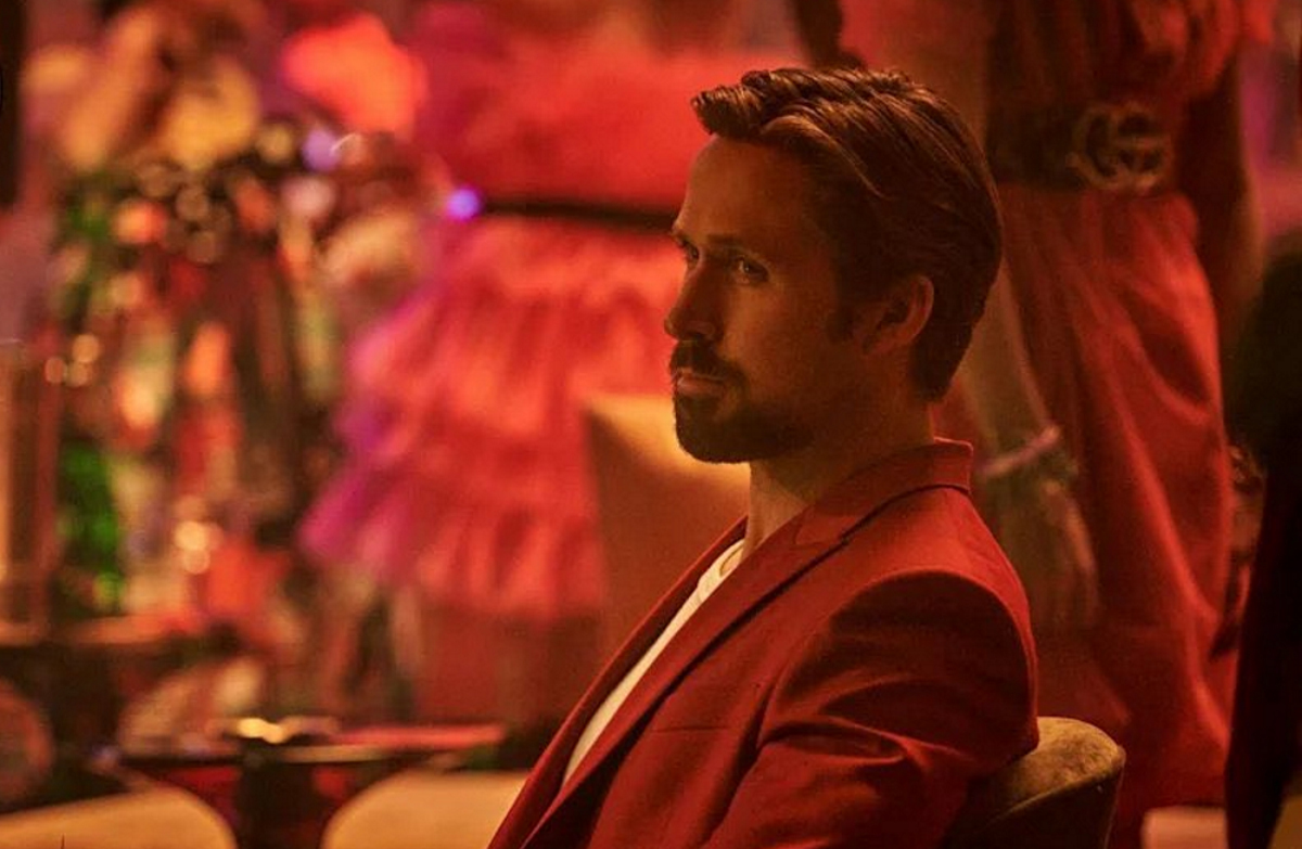 Обложка: кадр из фильма «Серый человек» (2022)