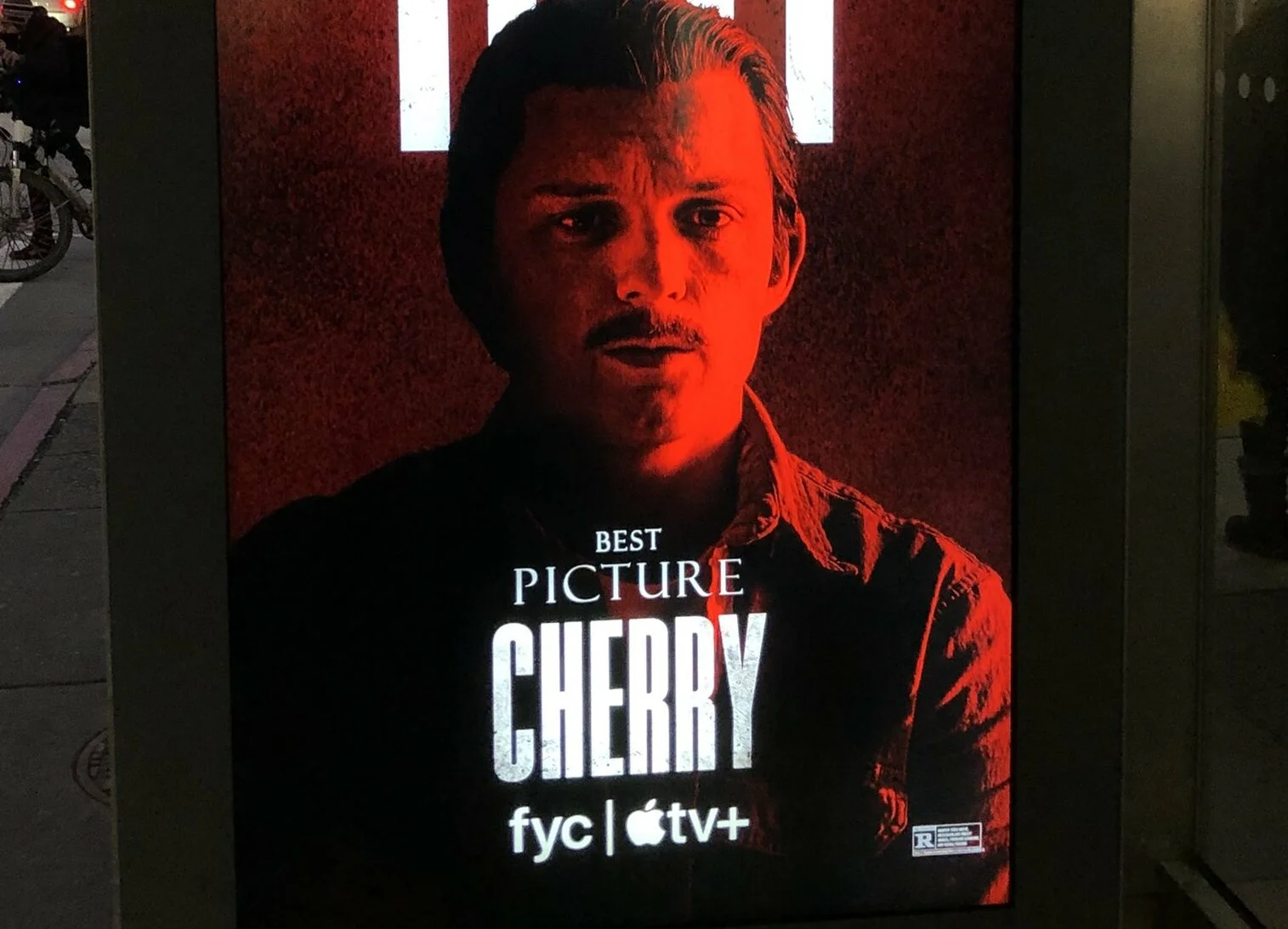 Студент, любовник, вор: в сети показывают постеры фильма «Черри» с Томом Холландом - изображение обложка
