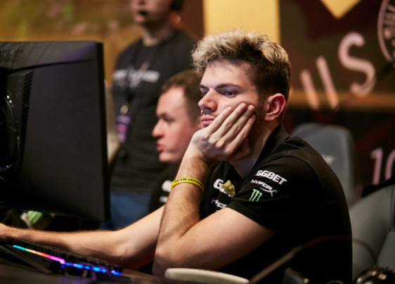 Спустя полгода Илья «Lil» Ильюк вновь возвращается в СНГ «Доту» - изображение обложка