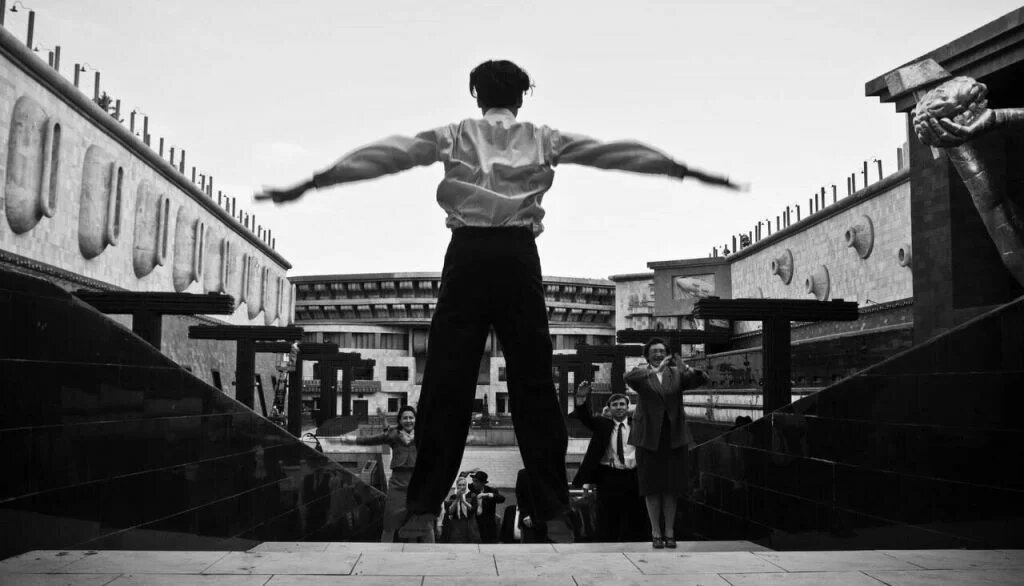 На Хэллоуин блогер сделал косплей персонажей фильма «Дау» - изображение обложка