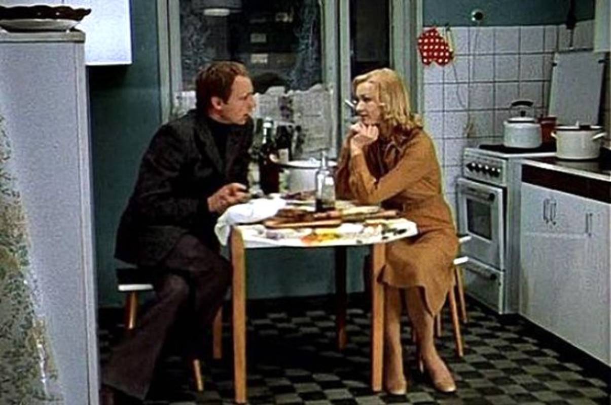 В Москве можно будет заказать предновогодний ужин в квартире из «Иронии судьбы» - изображение обложка