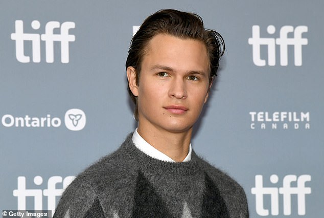 Звезду «Малыша на Драйве» Энселя Эльгорта обвинили в домогательствах к несовершеннолетней - изображение обложка