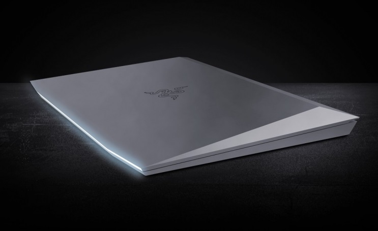 Главе Razer понравился Tesla Cybertruck. Он предложил Илону Маску выпустить ноутбук Razer CyberBlade - изображение обложка