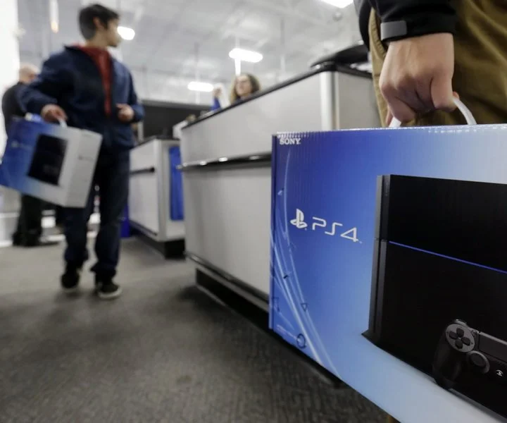 Sony пообещала справиться с задранными ценами на PS4 в январе - изображение обложка