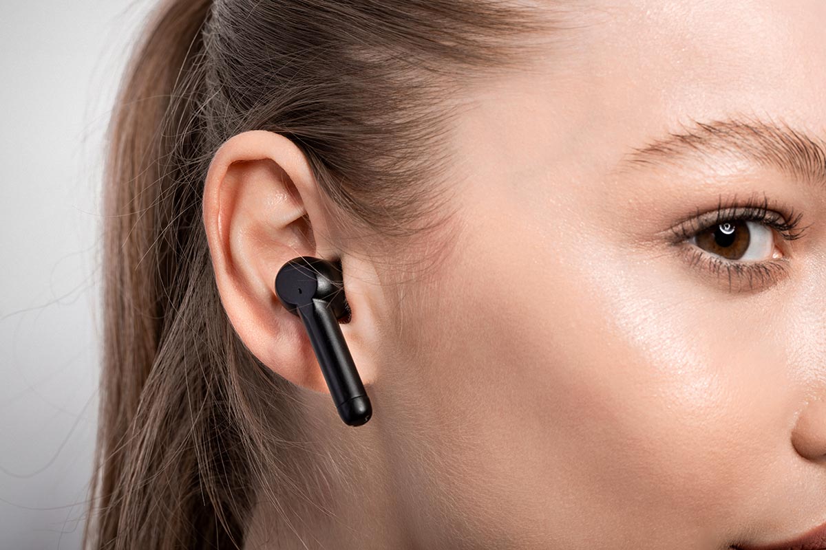 TWS-наушники ReduxBuds с шумоподавлением дают 100 часов автономной работы и стоят 6200 рублей - изображение обложка