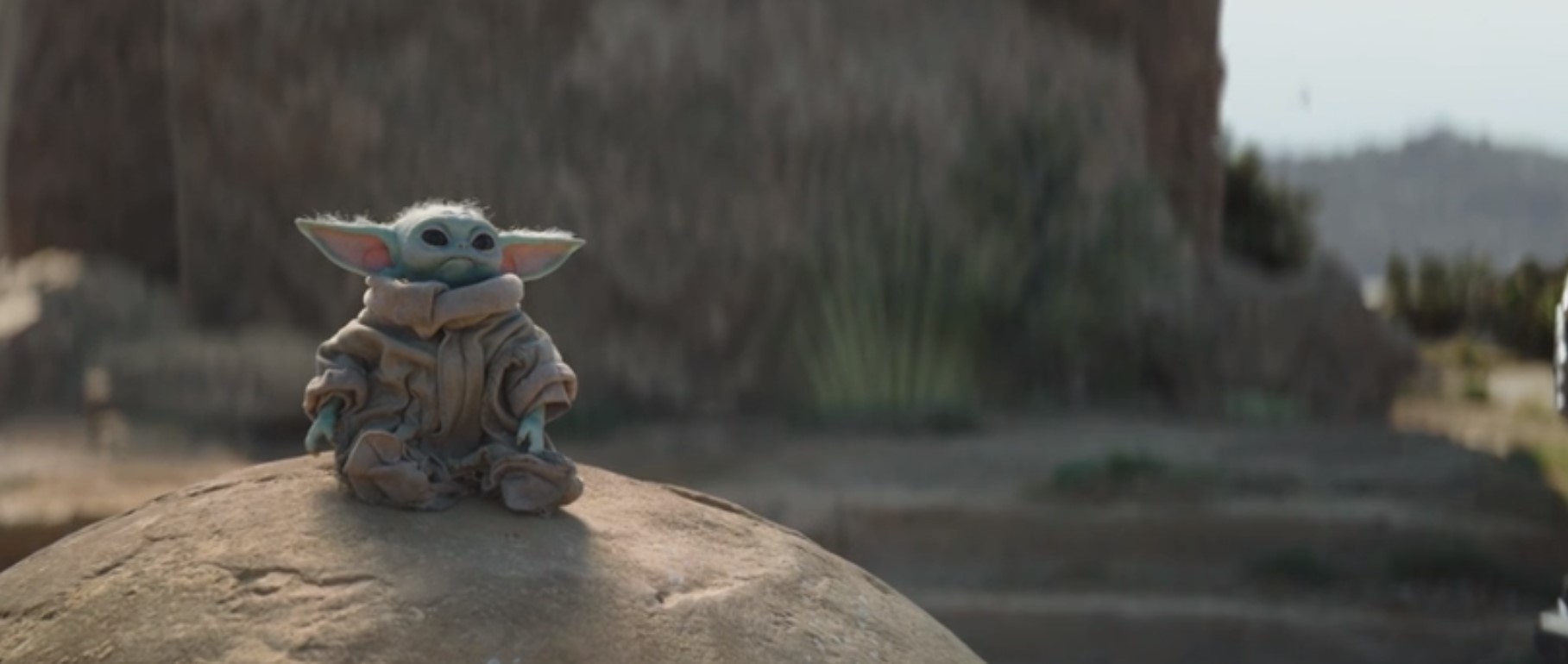 В новой серии сюжет «Мандалорца» (The Mandalorian) наконец-то получил долгожданное развитие. Роли героев поменялись, а фанаты получили долгожданное возвращение. Рассказываем, почему 6 эпизод 2 сезона с говорящим названием «Трагедия» хорош как фансервис, но плох, как элемент сериала. Почти без спойлеров.