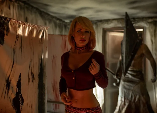 Пирамидоголовый пронзает ножом Марию в ужасающем косплее по Silent Hill 2 - изображение обложка
