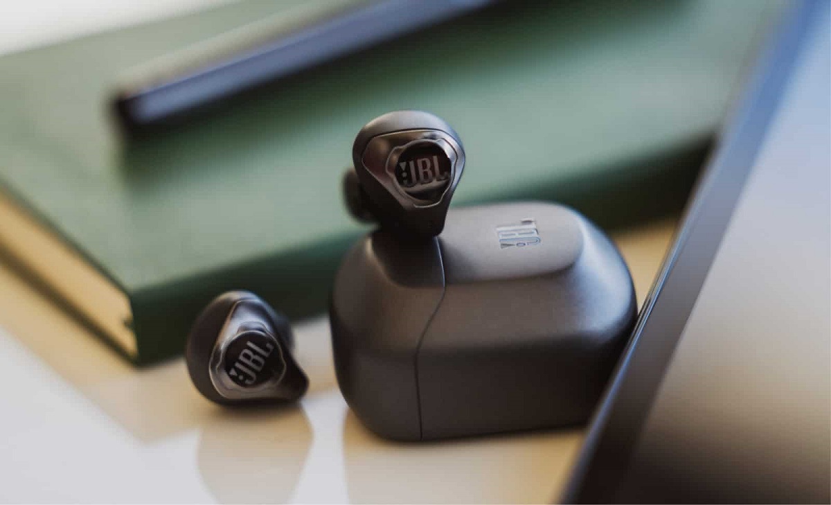 Беспроводные наушники JBL Club Pro+ получили хорошую автономность и активное шумоподавление - изображение обложка