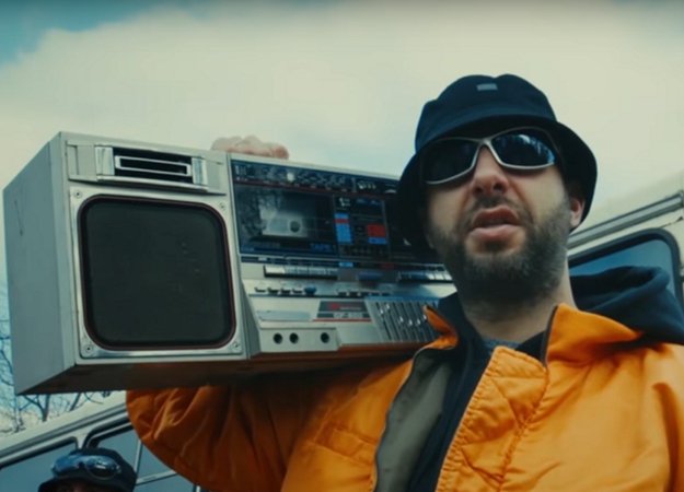 «Вечерний Ургант» спародировал клип Грибов «Тает лед» - изображение обложка