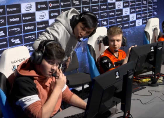 На турнире по CS:GO тренер устроил взбучку игроку при счете 7:14. И это сработало! - изображение обложка