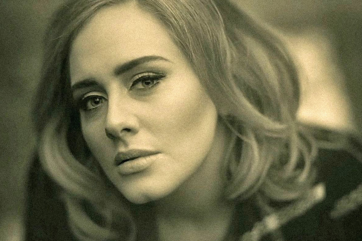 Обложка: кадр из клипа Adele - Hello