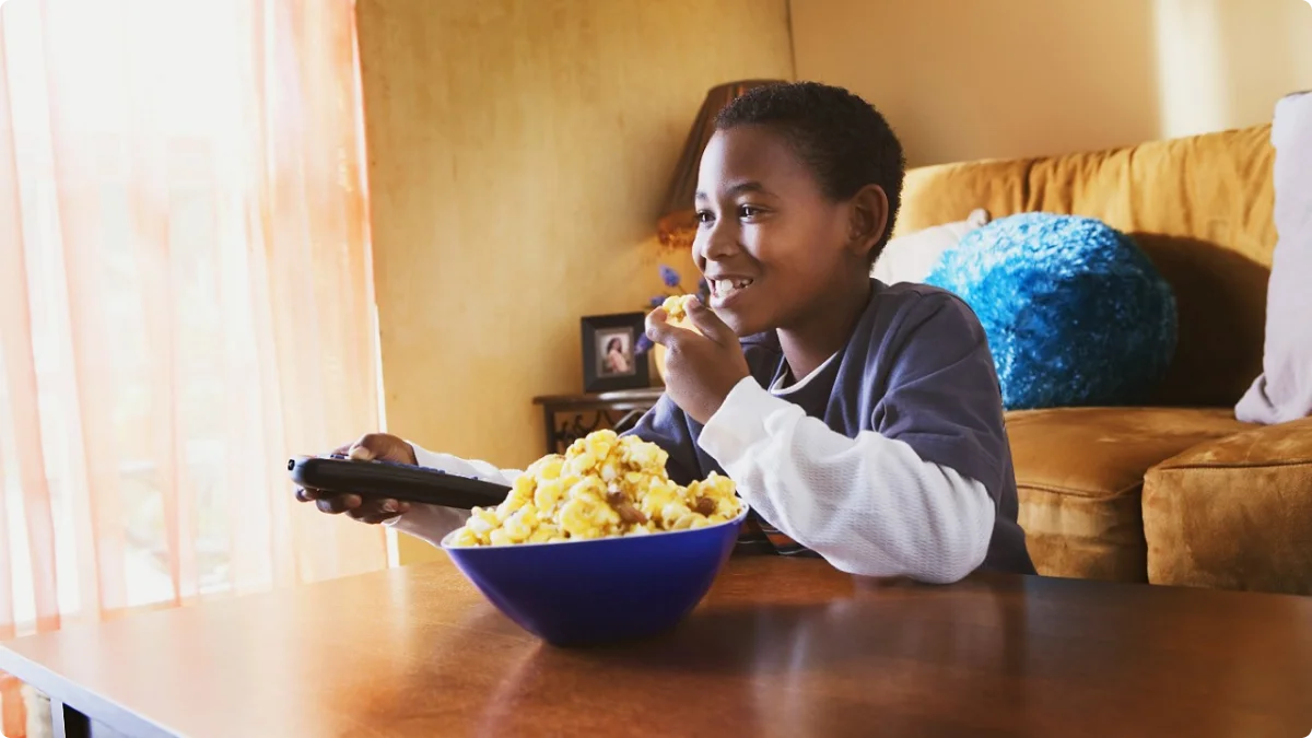 Дети-телезрители предпочитают более вредную еду в сравнении с игроками - изображение обложка